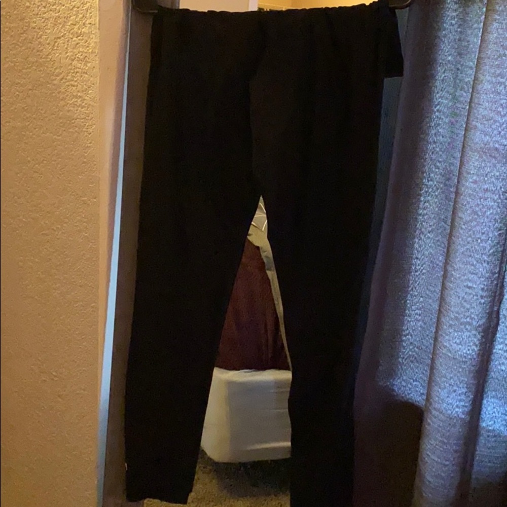 Black vs leggings